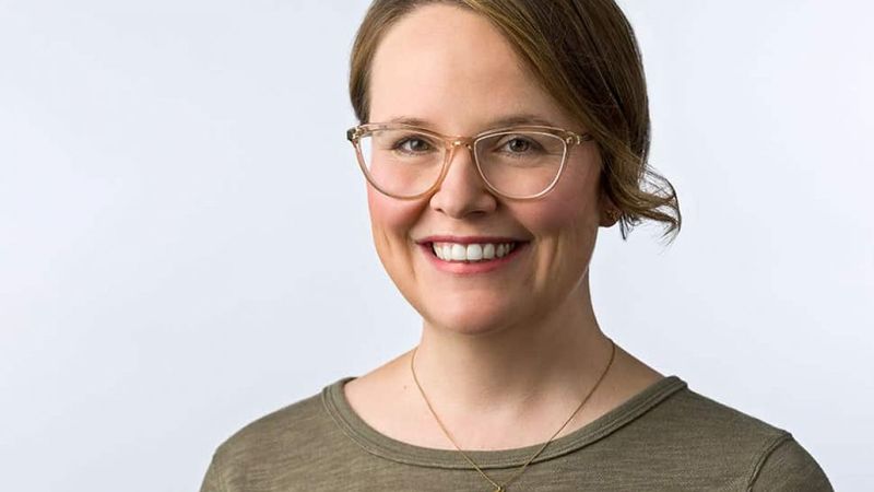 Raina Telgemeier'ın ödüllü çizgi romanı: Haydi Biraz Cesaret