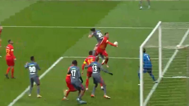 Beşiktaş - Kayserispor kupa maçında tartışmalı pozisyon