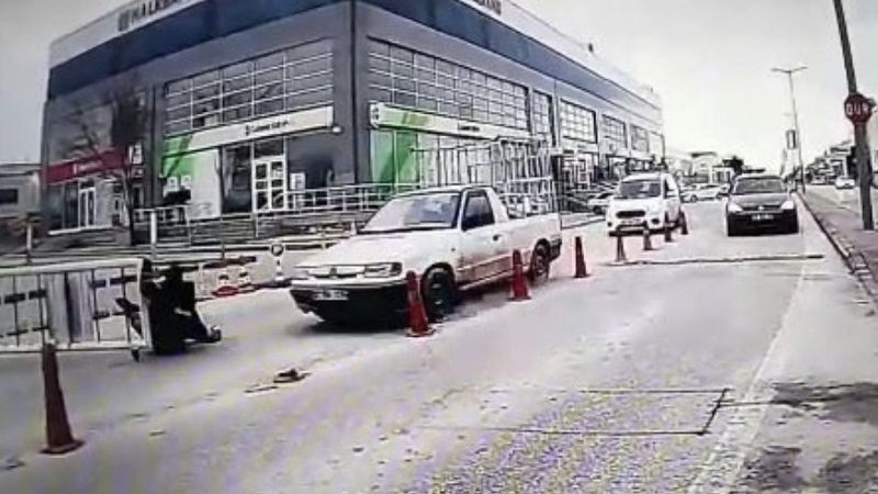 Konya'da kaçan sürücüyü durdurmak isterken canından oluyordu