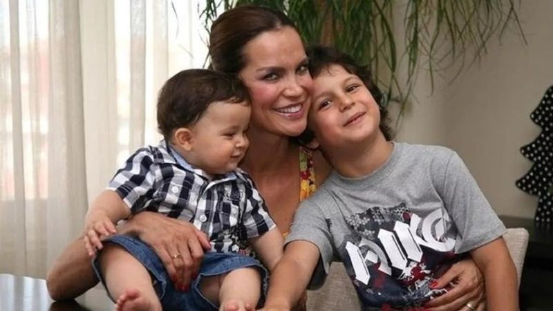 Ebru Şallı'nın oğlu Beren'e bakın, yakışıklı bir delikanlı oldu! Kaslı vücuduyla mankenlere taş çıkarıyor...