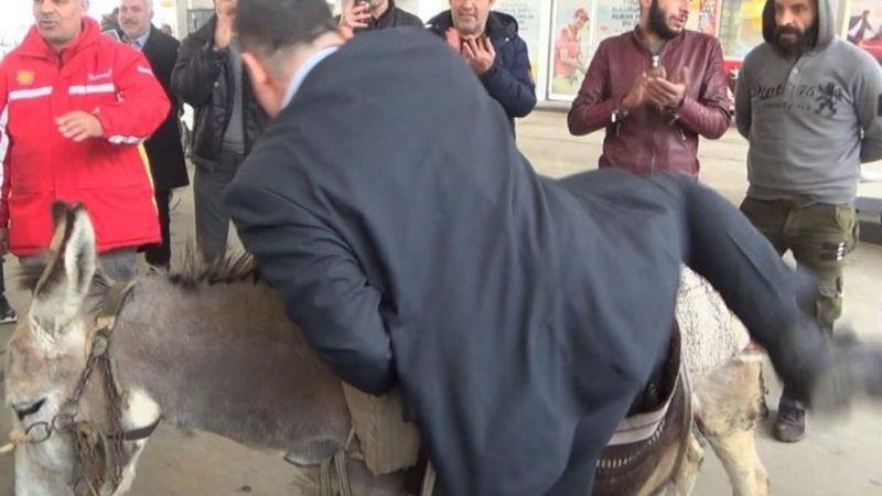 Gaziantep'te eşekli eylem, Gelecek Partili ilçe başkanının düşmesiyle son buldu