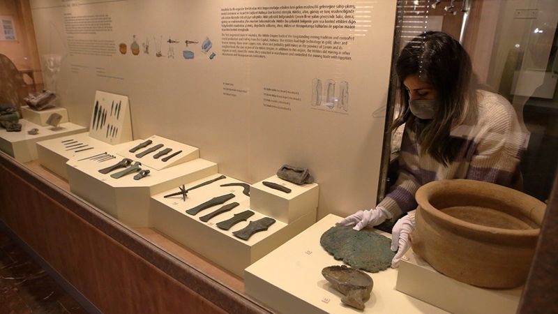 Vitrinleri yenilenen Çorum Müzesi, turizm sezonuna hazır