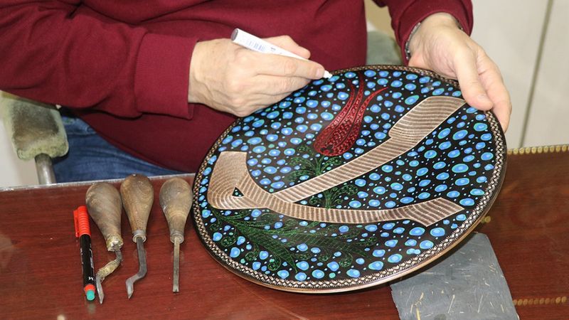 Hüsnühat ile ebrunun bakırla buluşması, ortaya sanatı çıkartıyor