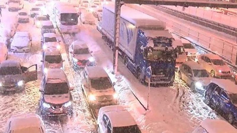 Tır ve kamyonların İstanbul'a girişleri yasaklandı