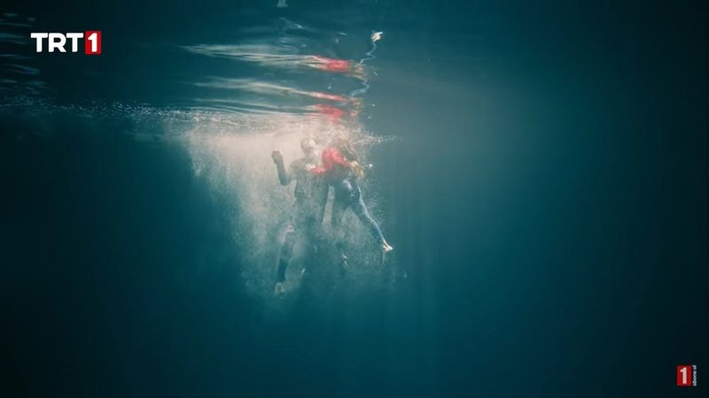 Başrolde Miray Daner ve Furkan Andıç var! Kara Tahta'nın ilk tanıtımı yayınlandı