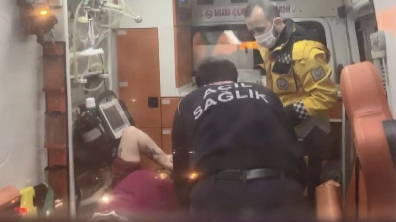 Beşiktaş’ta kavgayı ayırmaya çalışan kurye, silahla yaralandı