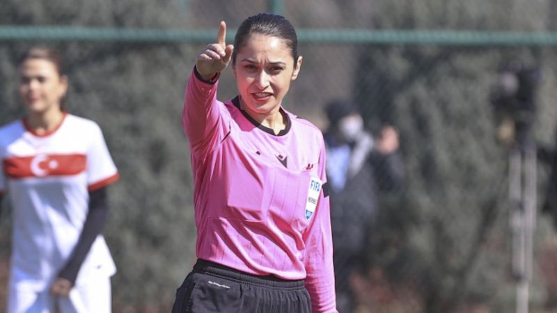 UEFA'dan hakem Neslihan Muratdağı'na görev