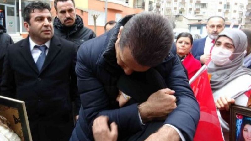 Mustafa Sarıgül, Diyarbakır'da evlat nöbeti tutan aileleri ziyaret etti