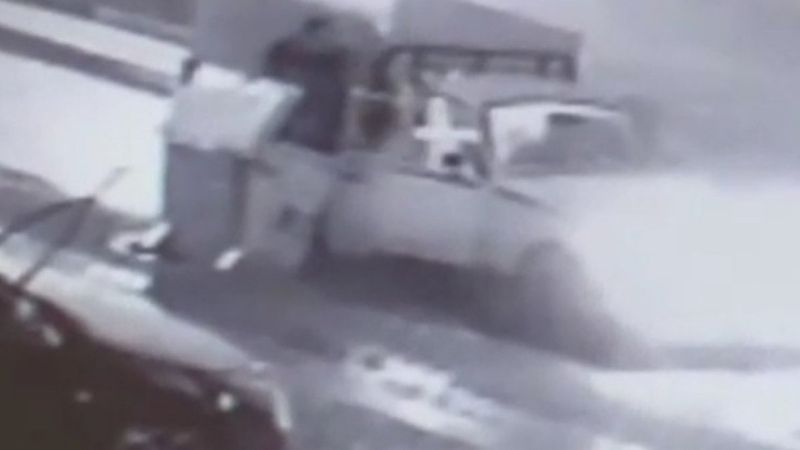 Bursa’da iki hırsız, çöp konteyneri çaldı