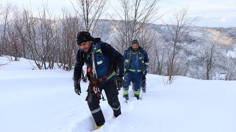Tokat'ta enerji timlerinin 2 metrelik karda zorlu mesaisi
