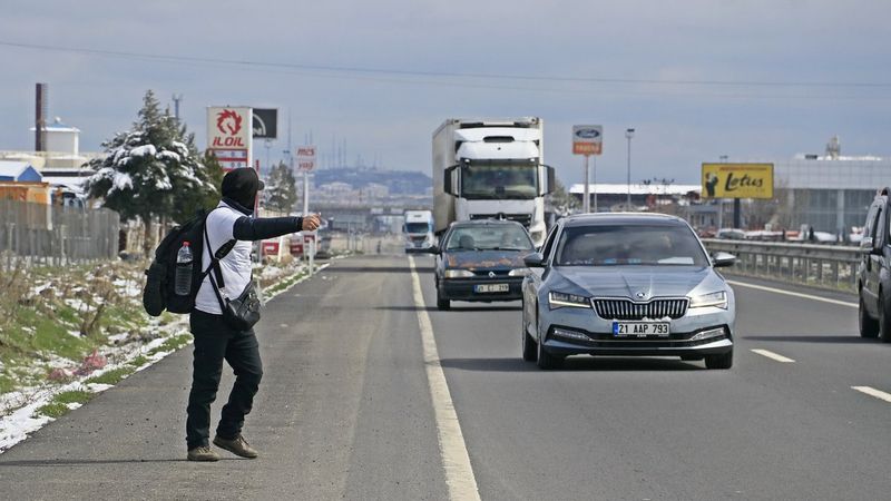 Annesinin göstermediği oğlu için 2 aydır yürüyor