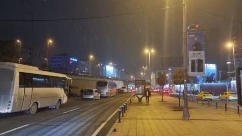 İstanbul'da beklenen kar yağışı başladı