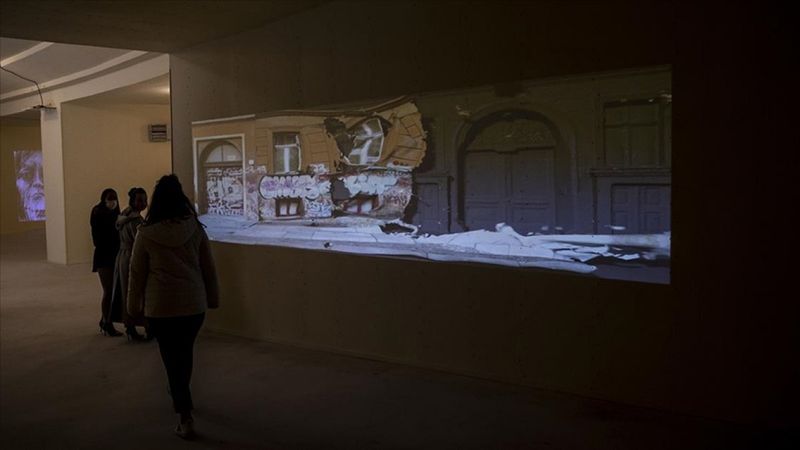 Korku ile umudu birleştiren sergi: Belki Sonra