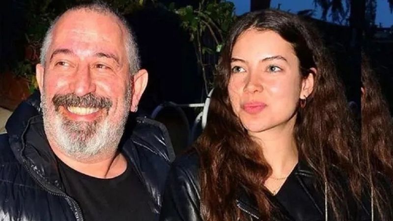 Cem Yılmaz'ın genç sevgilisi Rüya Demirbulut bikinili pozlarıyla ortalığı yıktı! Bakan gözünü alamıyor...