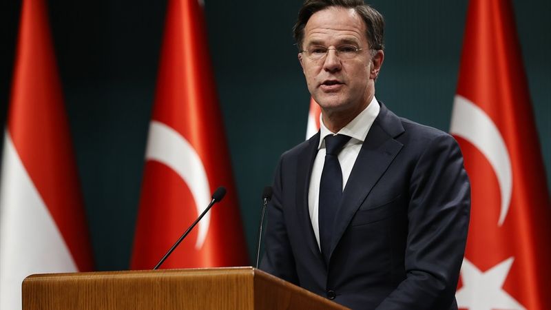 Hollanda Başbakanı Rutte konuşmasına Türkçe 'Merhaba' diyerek başladı