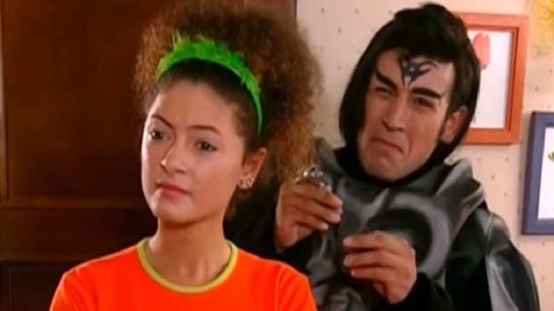 Selena'nın Kıvılcım'ı vücudunu saran kırmızı mini elbisesiyle nefes kesti! Güzelliğini gören dilini ısırıyor