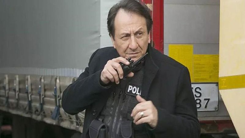 Arka Sokaklar Hüsnü Çoban'ın 17 yıl aynı yastığa baş koyduğu eşine bakın! Güzelliğiyle parmak ısırtıyor...