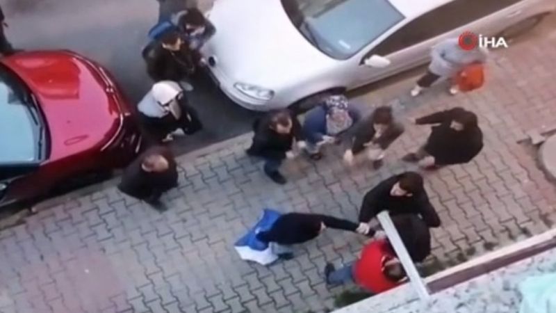 Küçükçekmece'de çocuklara cinsel organını gösteren kişi linç edildi