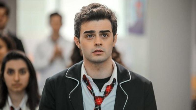 Kardeşlerim'in Ömer'i bakın hangi milli atlet ile aşk yaşıyor! Karın kasları ve cesur pozları nefes kesti...