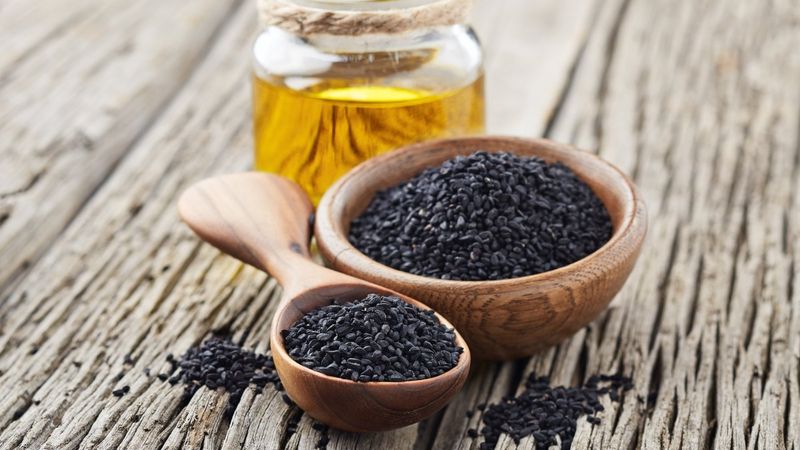 Çörekotu yağı kullanımının mucizevi 8 etkisi