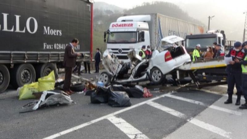 Ordu'da aşırı hız kazası: Otomobil tıra çarptı
