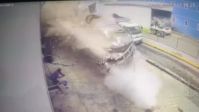 Konya’daki meyve suyu fabrikasında bulunan kazanın patlama anı