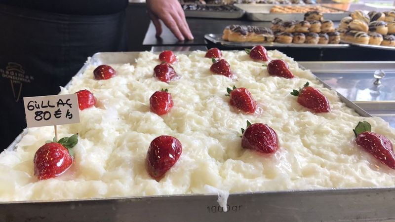 Eskişehir'de Ramazan ayının vazgeçilmezi güllaç tezgahtaki yerini aldı