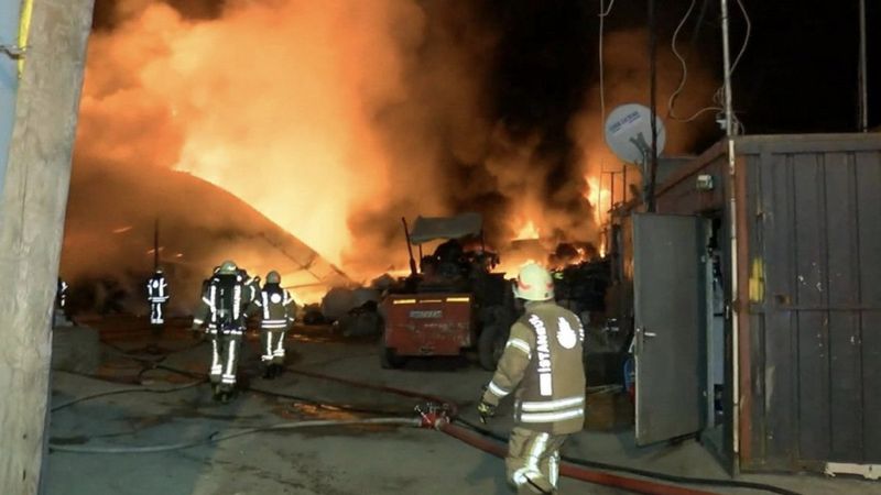 Ümraniye'de geri dönüşüm tesisinde yangın