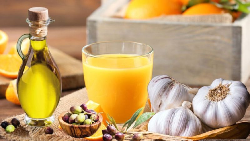Sarımsağı zeytinyağıyla ezip bacaklarınıza sürün! O dertten eser kalmayacak…