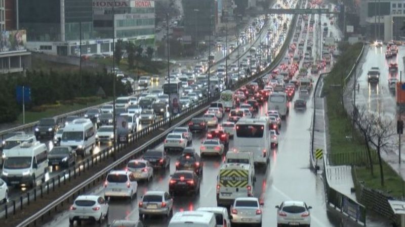 İstanbul'da yağış sonrası trafik yoğunluğu