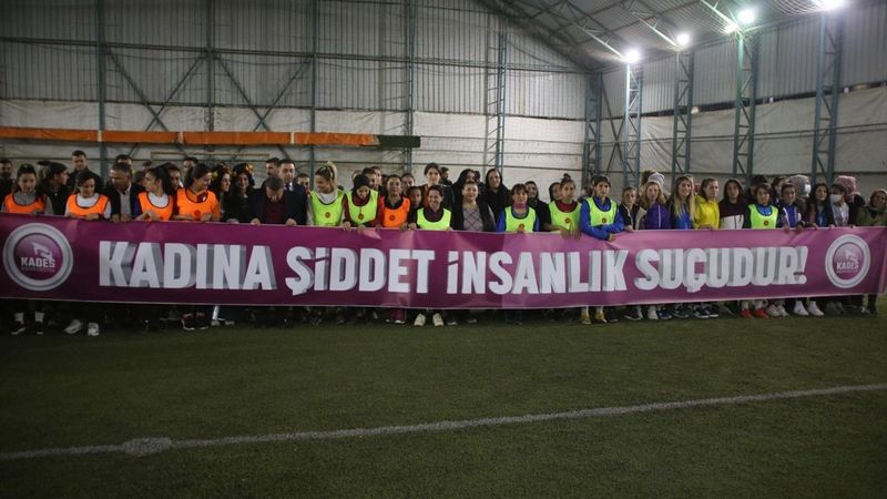Yüksekova'da kadına yönelik şiddete dikkat çekmek için futbol turnuvası
