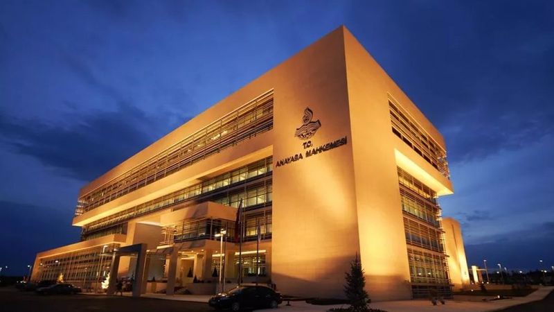 AYM'den zorunlu din dersi kararı