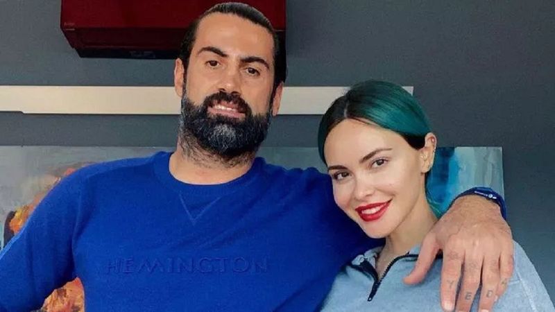 Volkan Demirel'in eşi Zeynep Demirel omzunu açıkta bırakan bluzuyla ortalığı yıktı! 'Maşallah yenge hanım'