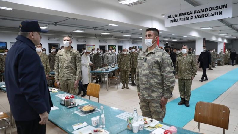 Cumhurbaşkanı Erdoğan Mehmetçikle iftar yaptı