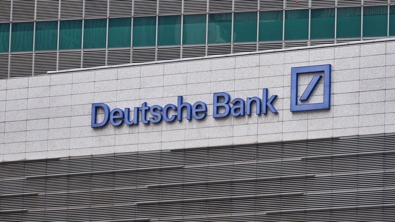 Alman Deutsche Bank FETÖ'cülerin hesaplarını kapattı