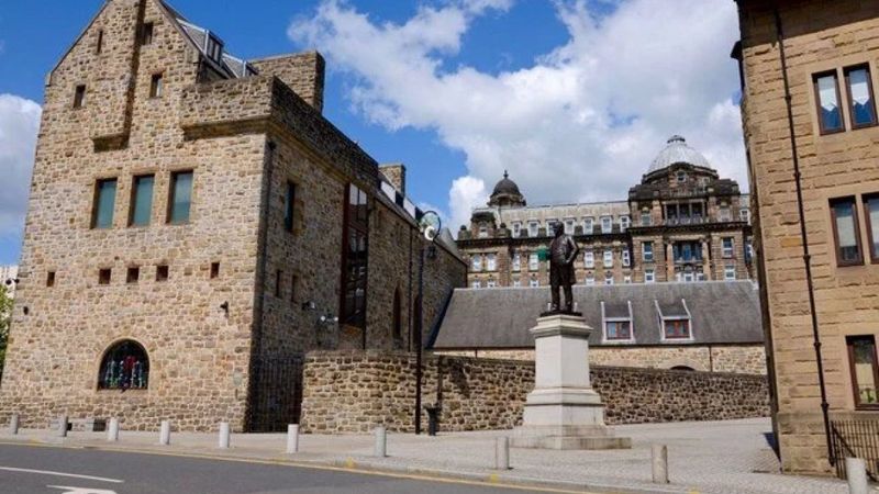 İskoçya müzesi Nijerya'ya ait 125 yıllık bronz heykelleri iade edecek