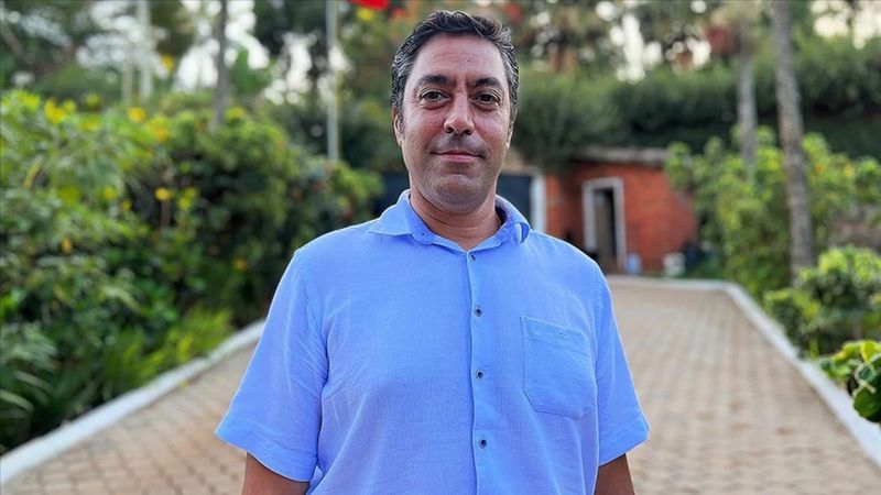 Türkiye'nin Kampala büyükelçisi Kerem Alp, Lugandacası ile sempati topladı