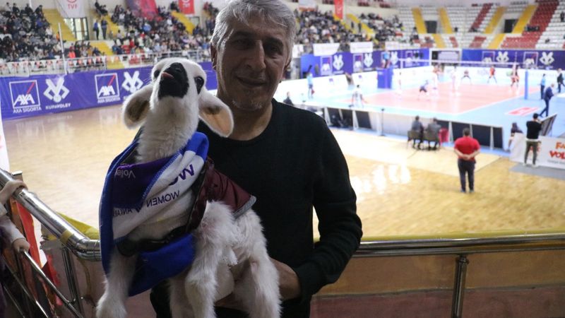 Kupa Voley finalini kuzusuyla birlikte izledi