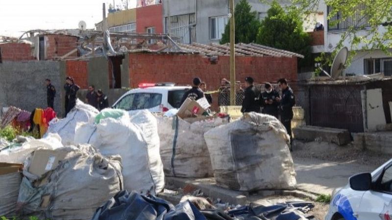 İzmir'de baba- oğul, husumetlisini sokak ortasında vurdu