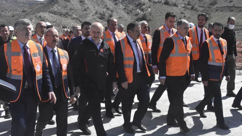 Adil Karaismailoğlu: Akdeniz ile İç Anadolu’yu birbirine bağlıyoruz