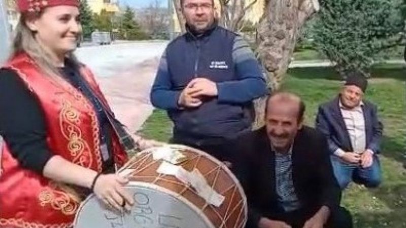 Çorum'daki kadın Ramazan davulcusuna yoğun ilgi