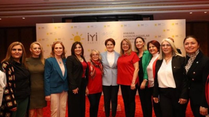 Meral Akşener, Ankara'da kadın muhtarlarla bir araya geldi