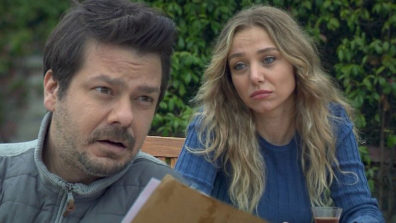 Arka Sokaklar'ın Pınar'ı deniz kenarına geçti, dekolteli elbisesiyle poz verdi! 'Bu nasıl bir güzellik ya'