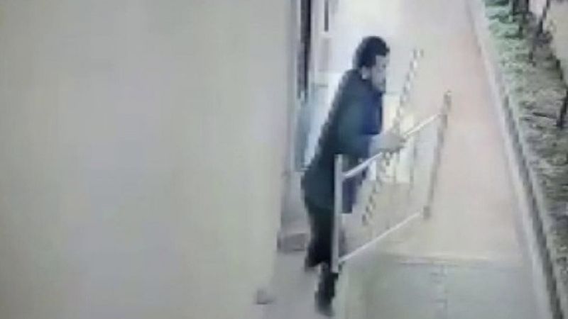 Kartal’da hırsız, apartman girişindeki demir korkulukları çaldı
