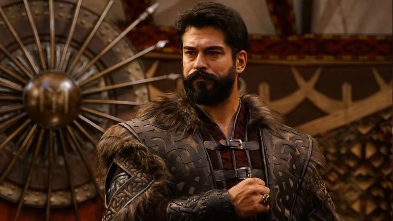 Kuruluş Osman’dan ayrılır ayrılmaz yeni dizisini seçti! Yakışıklı oyuncu Cemre Baysel’in partneri oldu