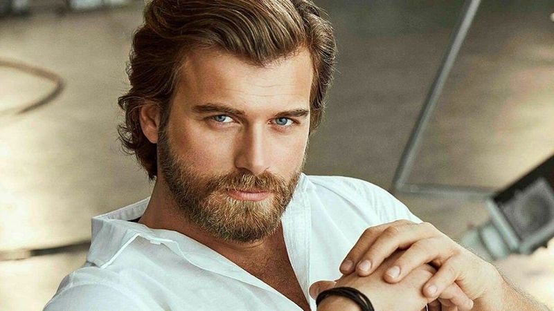 Kıvanç Tatlıtuğ'un yeni imajı hayranlarını hüsrana uğrattı! Son haliyle sosyal medyayı salladı