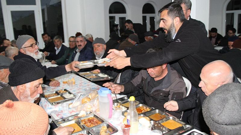 Yozgat'ta 30 yıldır tek sofrada iftar yapılan köy