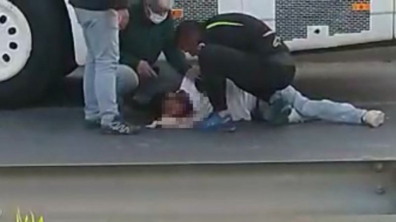 Antalya’da 24 yaşındaki genç, koşarak geçmek istediği yolda öldü