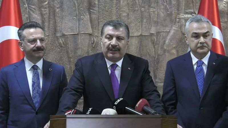 Fahrettin Koca'dan uçaklarda maske kullanımına yönelik açıklama