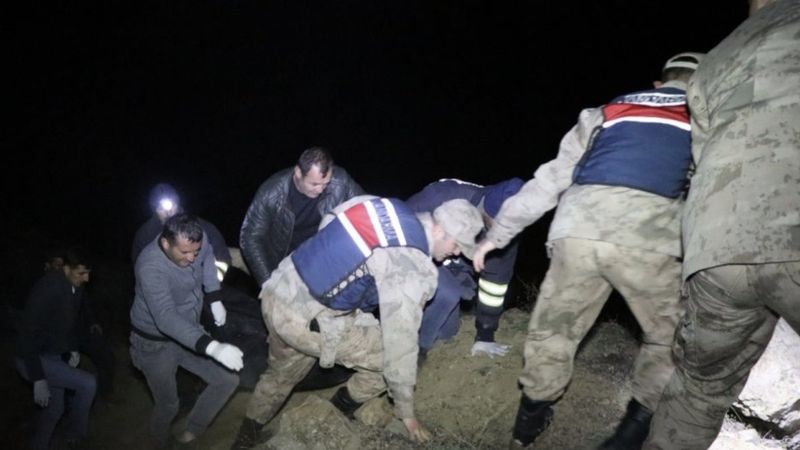 Erzurum'da otomobil çaya düştü: 1 ölü, 2 yaralı, 2 kayıp